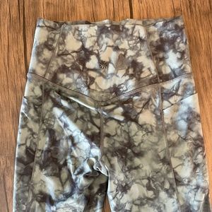 Athleta Salutation Stash Pocket tight 7/8 length-Size XS